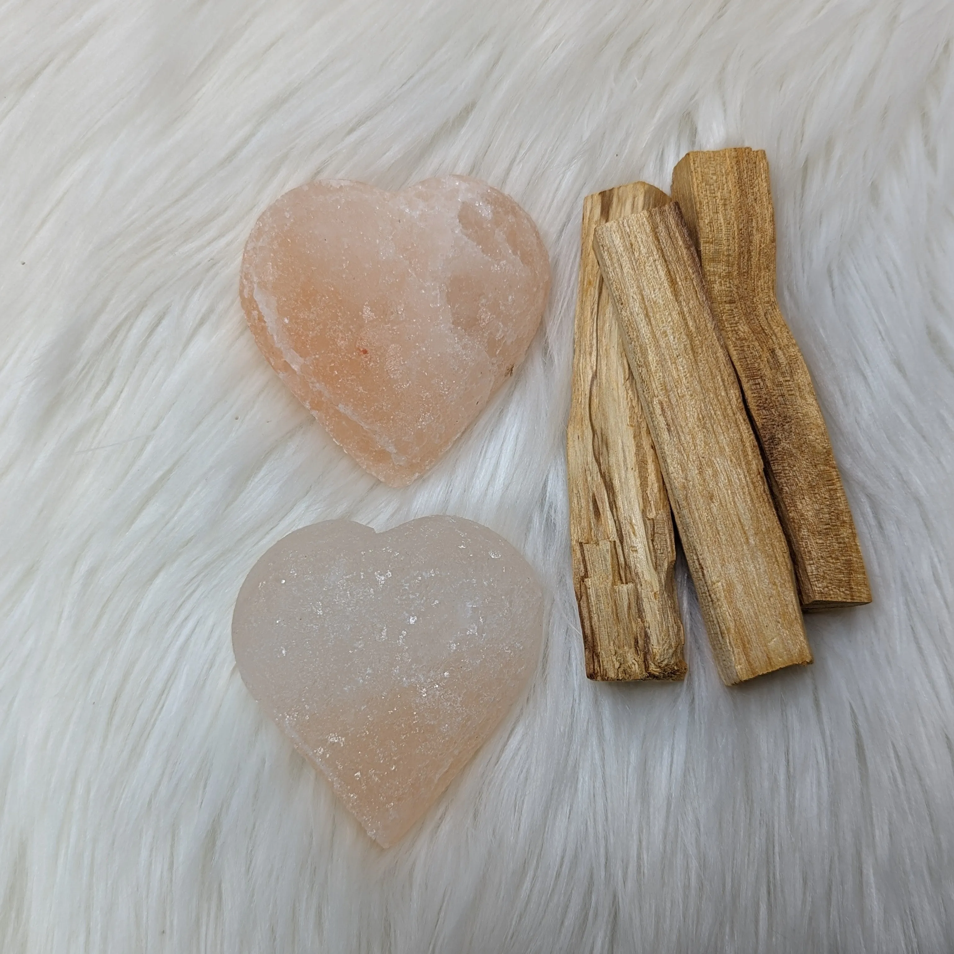 One Small Himalayan Salt Heart Carving ~Detoxify and Cleanse